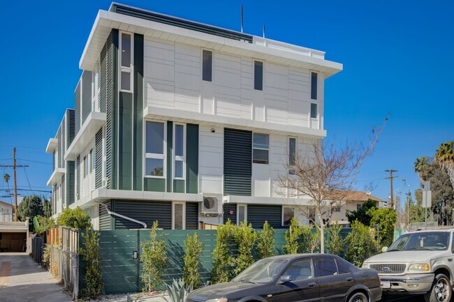 Building Photo - 837 N Kingsley Dr Unit 839.5 N Kingsley Dr Rental