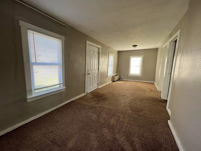 Photo - 402 N Cedar St