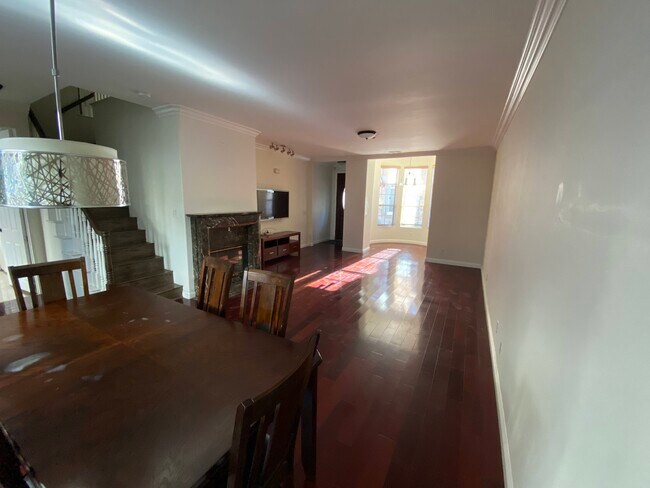 Photo - 462 W Duarte Rd Unit B
