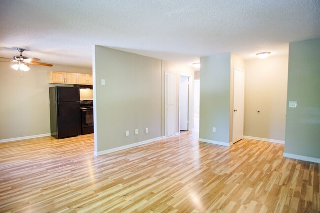 Building Photo - Spacious Two Bedroom in Heart of Buckman! Unit 1533