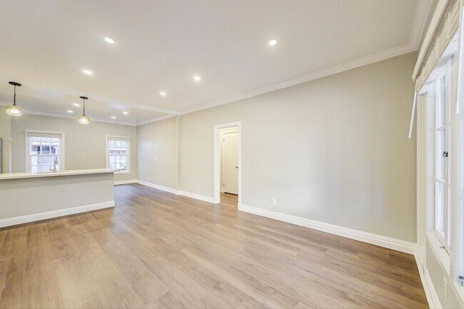 Photo - 297 MacArthur Blvd Unidad B