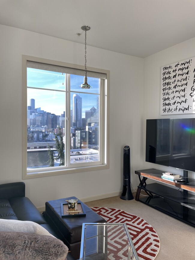 Building Photo - 124 Bellevue Ave E Unit 701