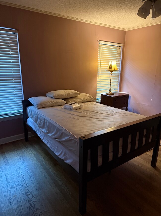 Photo - 2464 Monroe Ave