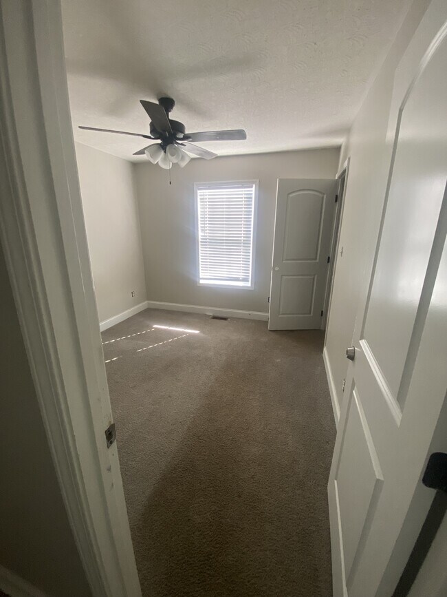 Photo - 485 Labrador Dr