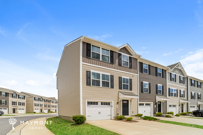 Photo - 921 Taybyn Rd