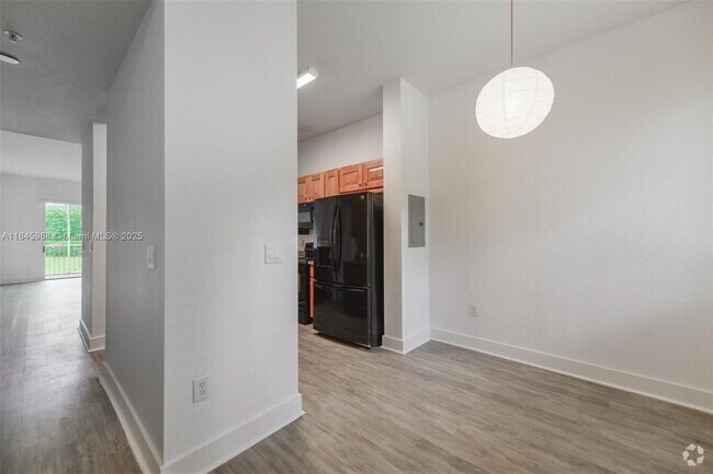 Building Photo - 3500 Oaks Clubhouse Dr Unit 109