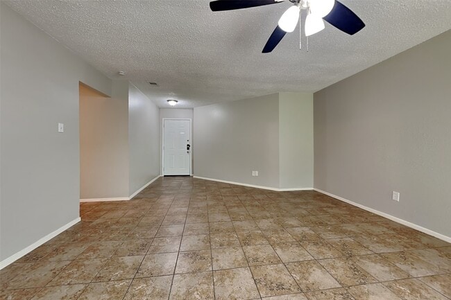 Building Photo - 18538 Spinney Ln Rental