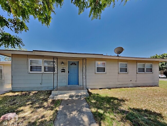 Photo - 1913 Ave W House
