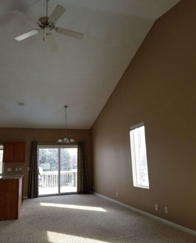 Photo - Beautiful 3 Bedroom, 3 Bathroom Townhouse!