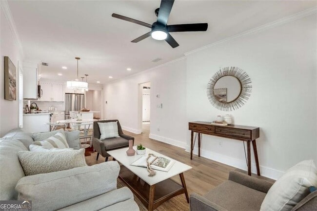 Photo - 1078 Hobson St SW