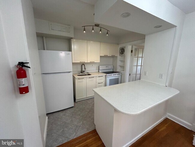 Photo - 2036 Tunlaw Rd NW