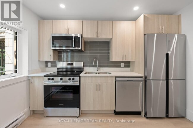 Photo - 145 St Andrew St Unit 2