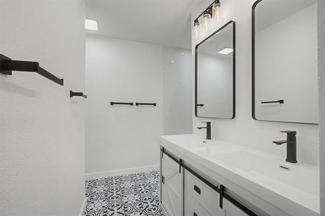 Photo - 806 Laguna Dr