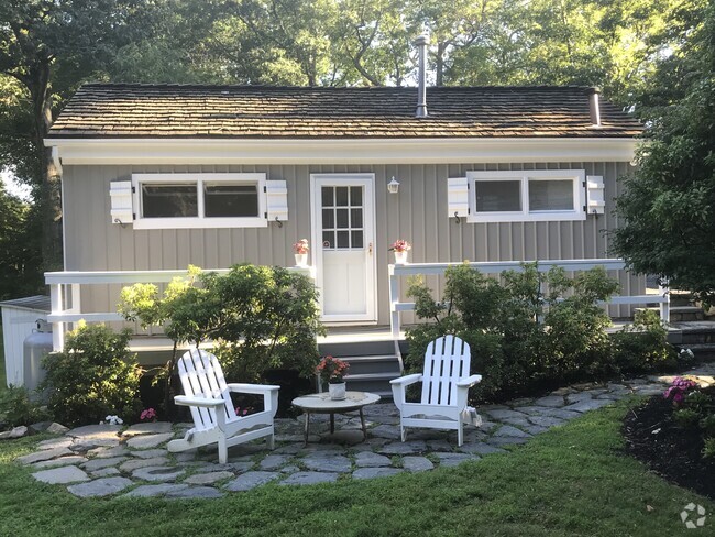 Building Photo - 76 Haviland Ct Unit Stamford Guest Cottage Rental