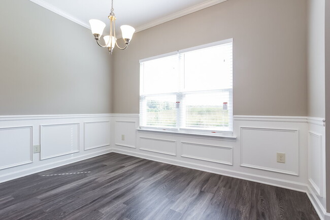 Photo - 326 Crescent Woode Dr