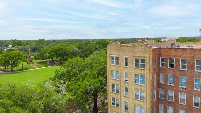 Photo - 106 W Gwinnett St Unit 106 W Gwinnett 6A