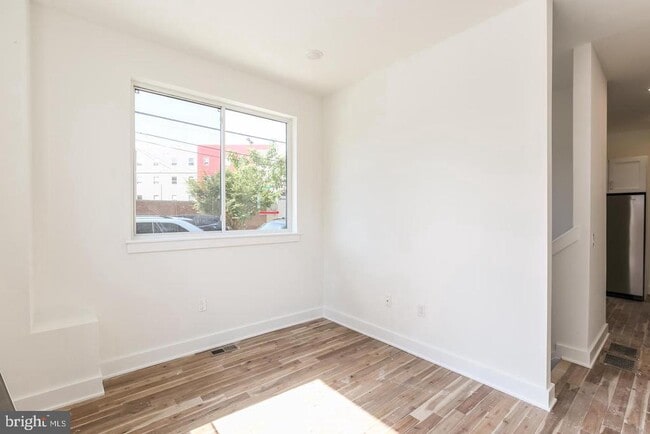 Building Photo - 1433 Brown St Unit 3