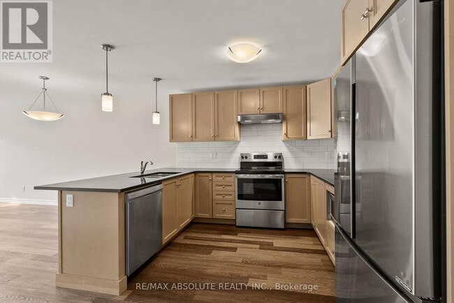 Photo - 971 Leishman Dr.