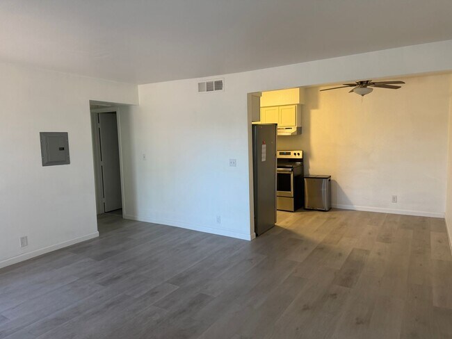 605 S Royal Crest Cir Unidad 19