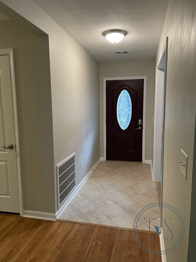 Photo - 518 Wellington Way