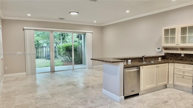 Photo - 210 SW 9th St Unidad 210