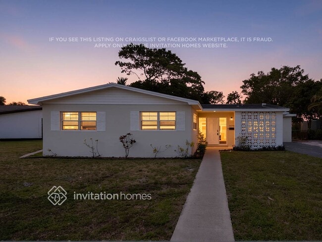 Building Photo - 1270 NW 196th St