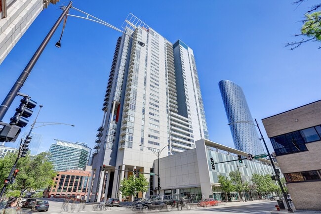 Building Photo - 737 W Washington Blvd Unit 3004