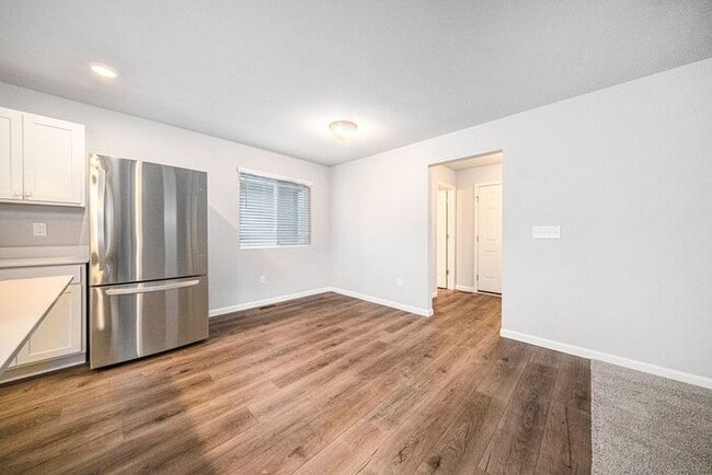 Photo - 1002 Chittock Ave