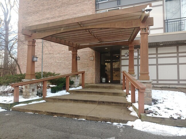 Photo - 5820 Oakwood Dr Unit 5J