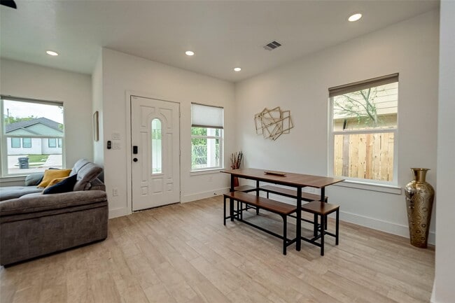 Photo - 5122 Southwind St