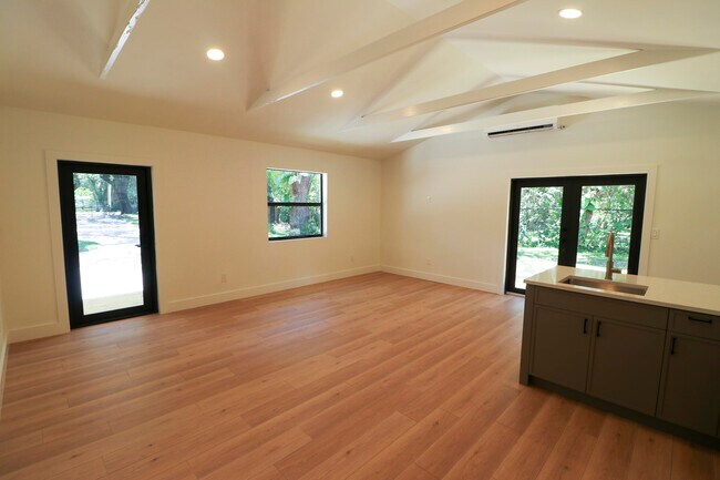 Photo - 2101 Riverland Rd