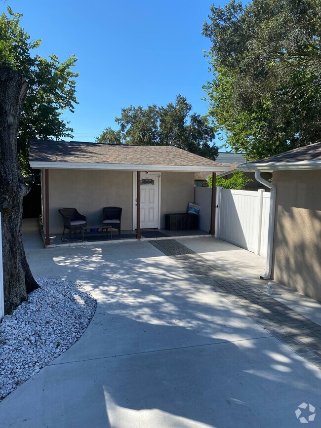 Building Photo - 2304 W Rio Vista Ave Rental