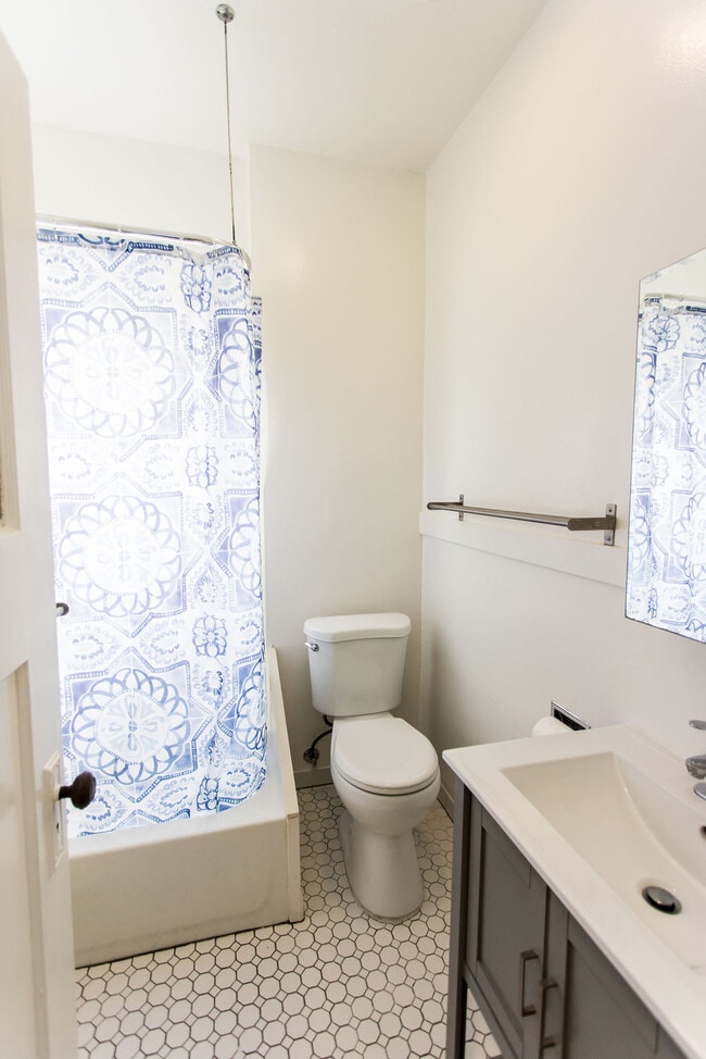 Photo - 2329 Parker St Unit parker