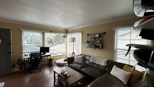 Photo - 4872 Muir Ave