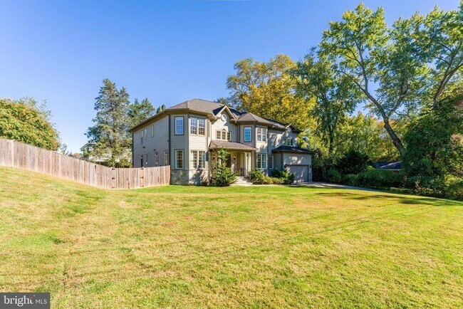 Photo - 829 Golden Arrow St