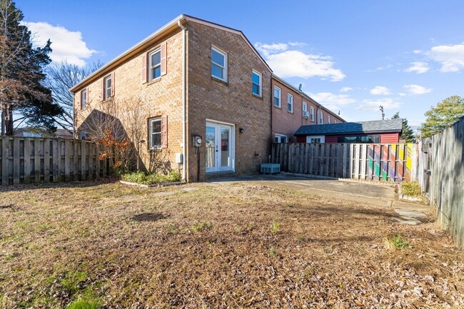 Photo - 615 Bywater Rd