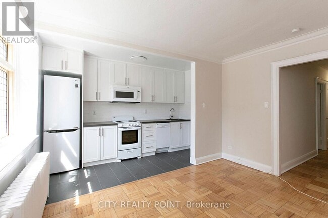 Photo - 396 Avenue Rd Unit 514