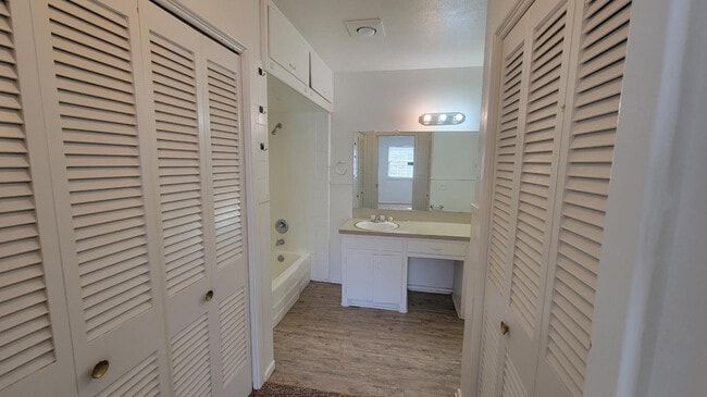 Photo - 4205 50th St