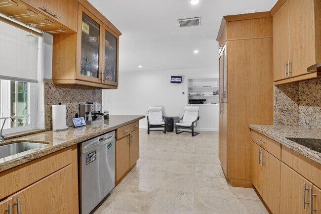 Photo - 7000 Plantation Rd