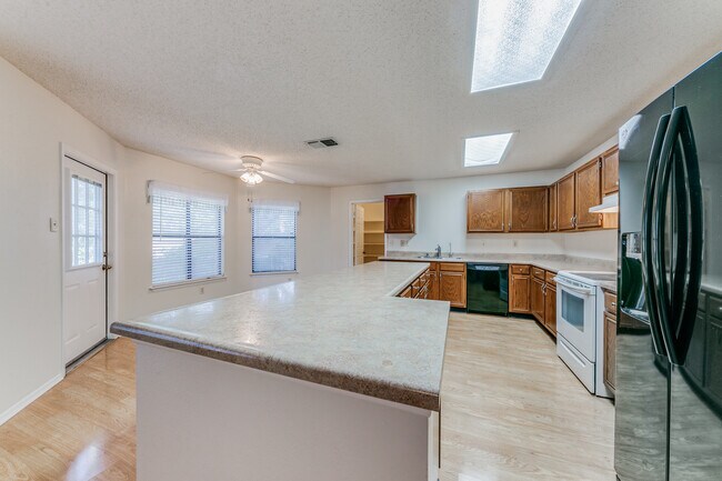 Photo - 16407 Encanto Pass