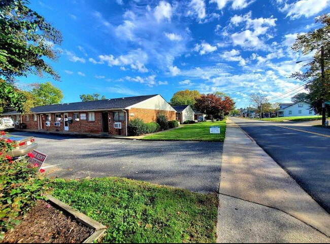 Building Photo - 1812 Williamsburg Rd Unit Studio