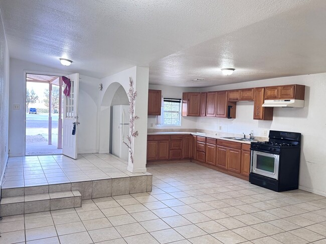 Photo - 2017 W 10th St