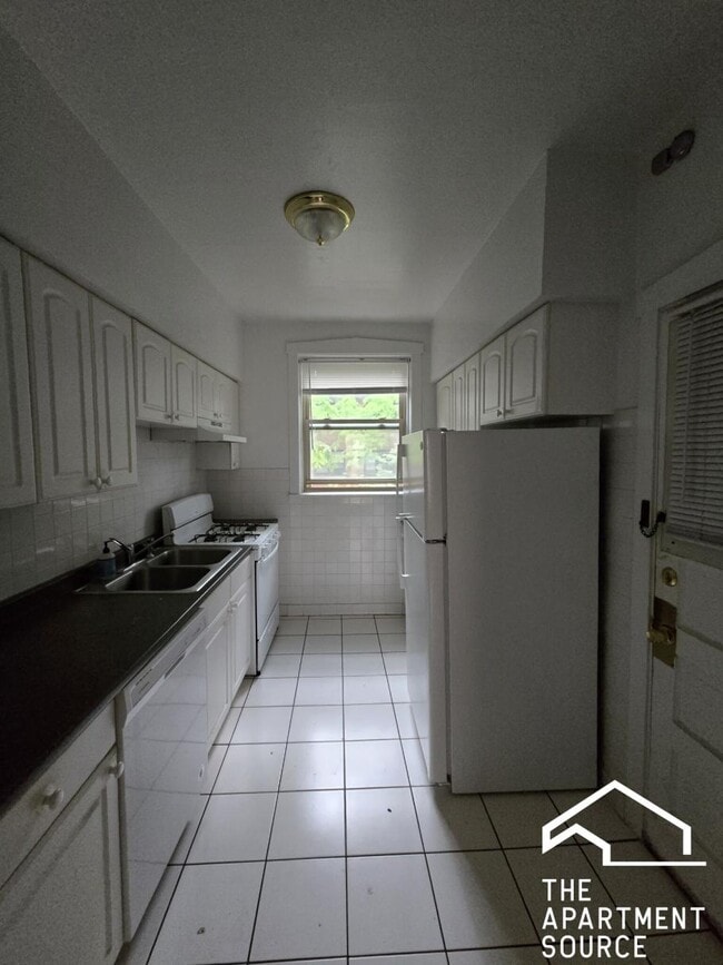 Photo - 828 Reba Pl Unit 2S
