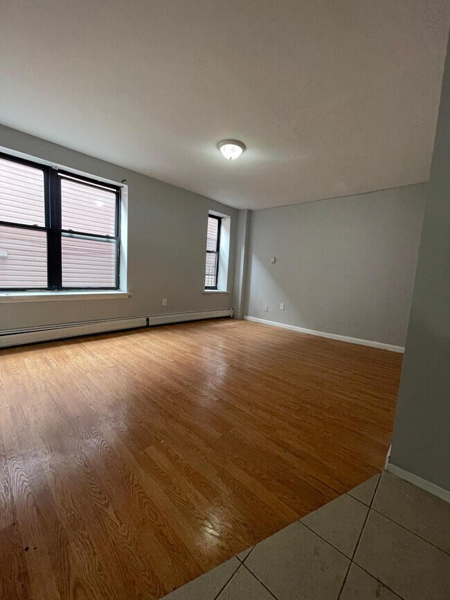 136 Grant Ave 2D