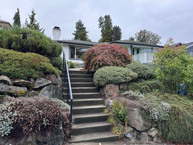 Nice 4 beds / 2 baths House in Leschi! - Nice 4 beds / 2 baths House in Leschi!