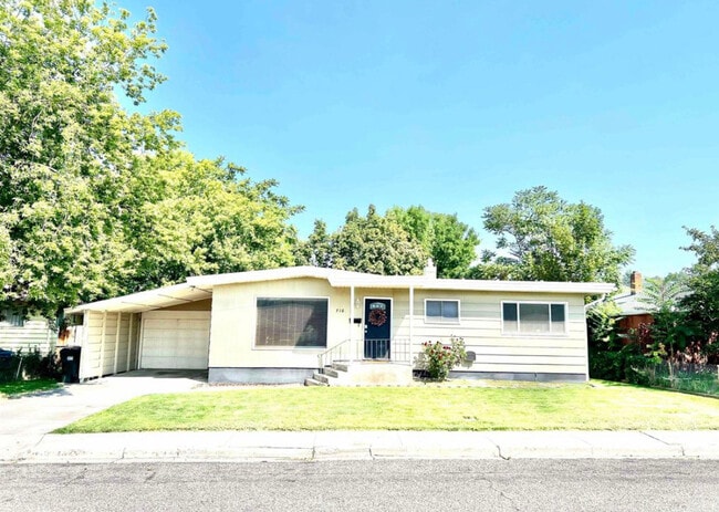 Photo - 716 Wyldwood Ln