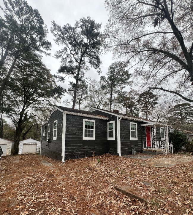 Photo - 1860 Broadwell St SW