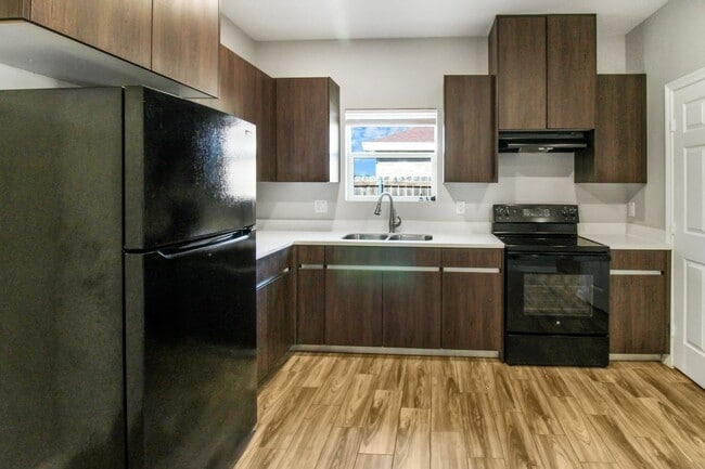 Photo - 904 W Mahala Ave