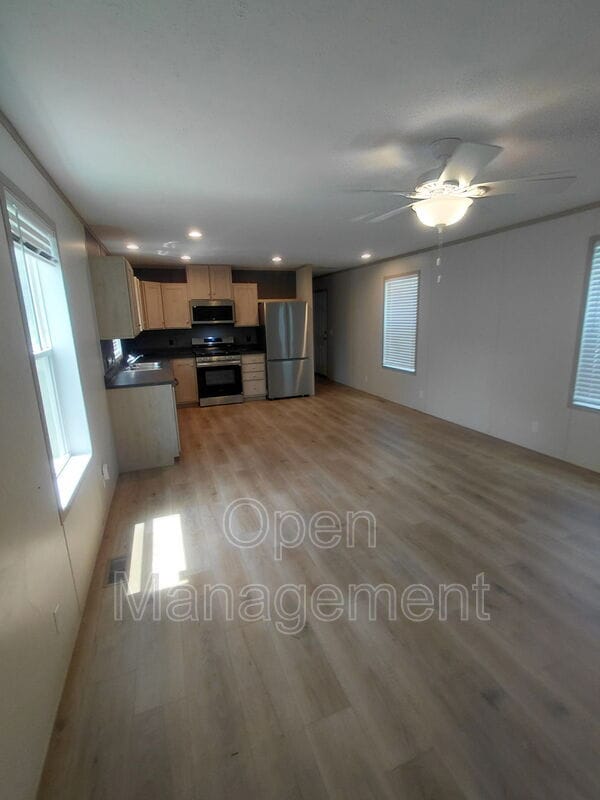 Photo - 301 Mantle Ave