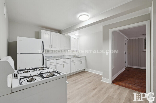 Building Photo - 2146 Wyndhurst Rd Unit #1 Rental